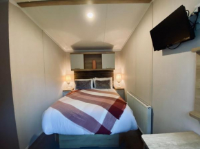 Beautiful Devon Cliffs Caravan, perfect for exploring Exmouth, Exeter & Sandy Bay beach